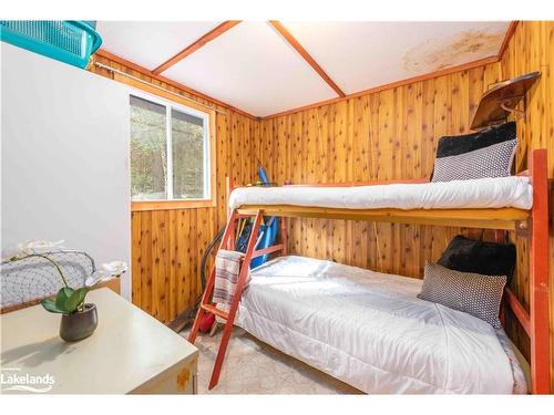 1086 South Toad Lake Road, Lake Of Bays, ON - Indoor Photo Showing Bedroom