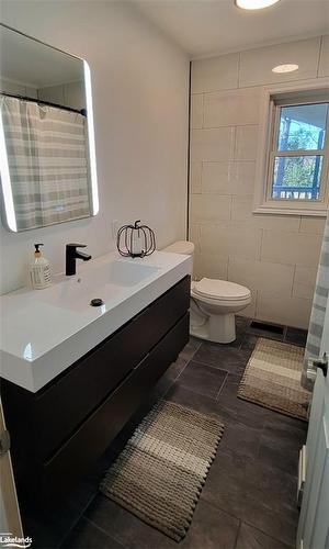 96 West Browns Road, Huntsville, ON - Indoor Photo Showing Bathroom