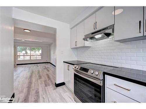 E-524 Sunnydale Place, Waterloo, ON - Indoor Photo Showing Kitchen