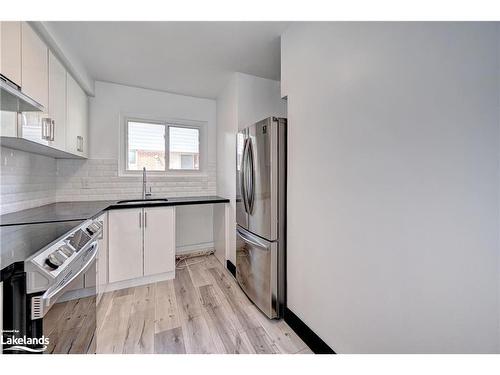 E-524 Sunnydale Place, Waterloo, ON - Indoor Photo Showing Kitchen With Stainless Steel Kitchen