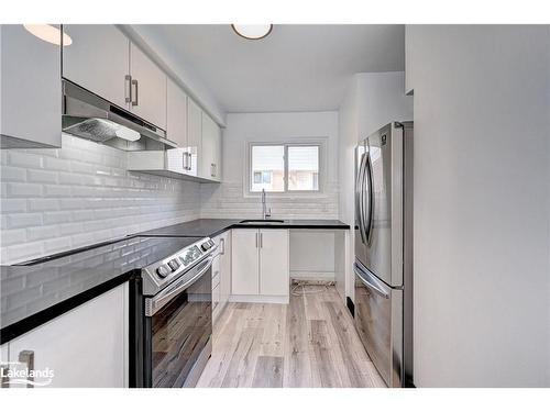 E-524 Sunnydale Place, Waterloo, ON - Indoor Photo Showing Kitchen With Stainless Steel Kitchen With Upgraded Kitchen