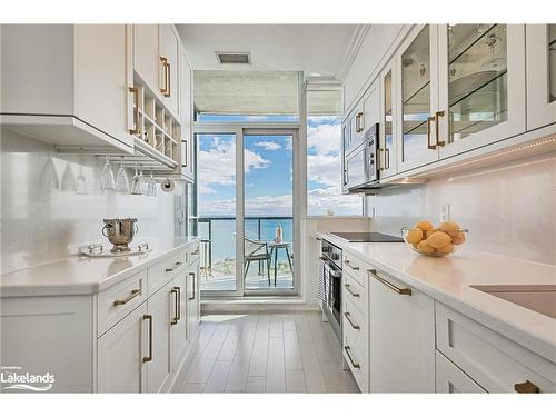 Lph5-2230 Lake Shore Boulevard W, Toronto, ON - Indoor Photo Showing Kitchen With Upgraded Kitchen