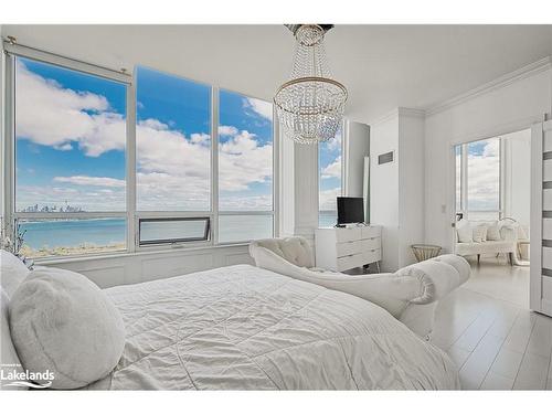 Lph5-2230 Lake Shore Boulevard W, Toronto, ON - Indoor Photo Showing Bedroom