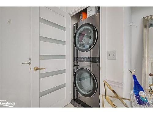 Lph5-2230 Lake Shore Boulevard W, Toronto, ON - Indoor Photo Showing Laundry Room