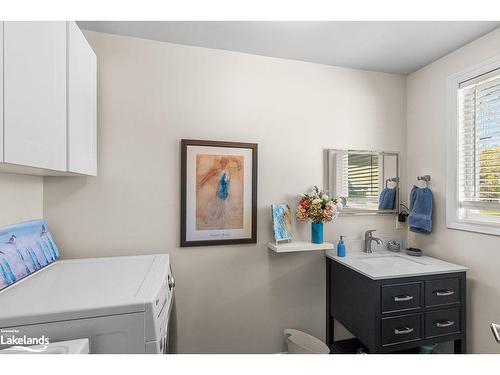 101 Market Street, Collingwood, ON - Indoor Photo Showing Laundry Room