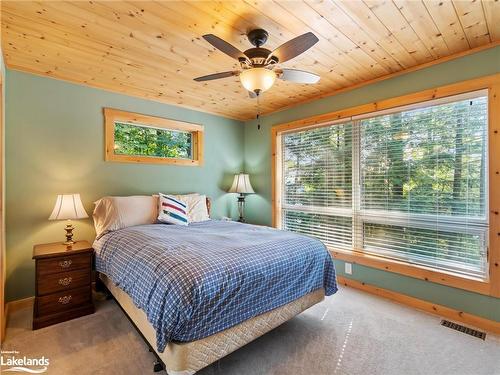 1041 Big Island Road, Bracebridge, ON - Indoor Photo Showing Bedroom