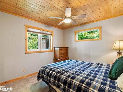 1041 Big Island Road, Bracebridge, ON - Indoor Photo Showing Bedroom