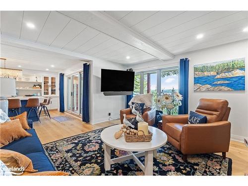 106-10 Coveside Drive, Huntsville, ON - Indoor Photo Showing Living Room