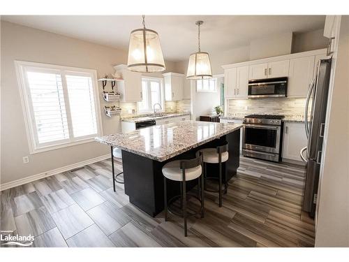 17 Mair Mills Drive, Collingwood, ON - Indoor Photo Showing Kitchen With Upgraded Kitchen