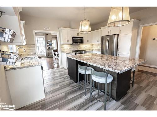 17 Mair Mills Drive, Collingwood, ON - Indoor Photo Showing Kitchen With Upgraded Kitchen