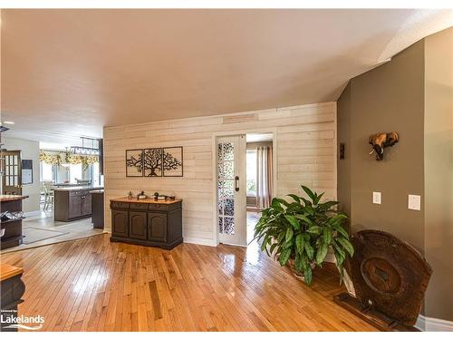 235 Medonte Sideroad 2, Coldwater, ON - Indoor Photo Showing Living Room