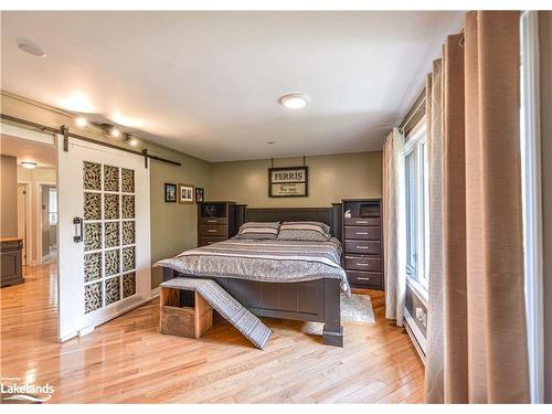 235 Medonte Sideroad 2, Coldwater, ON - Indoor Photo Showing Bedroom