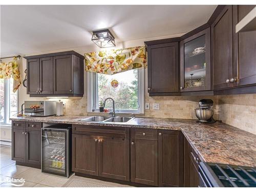 235 Medonte Sideroad 2, Coldwater, ON - Indoor Photo Showing Kitchen With Double Sink