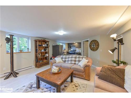 235 Medonte Sideroad 2, Coldwater, ON - Indoor Photo Showing Living Room