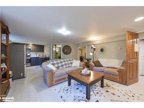 235 Medonte Sideroad 2, Coldwater, ON - Indoor Photo Showing Living Room