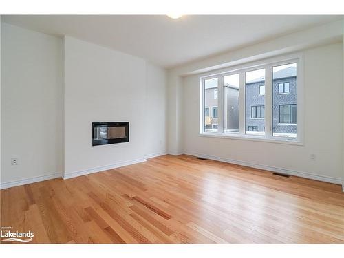 151 Rosanne Circle, Wasaga Beach, ON - Indoor Photo Showing Living Room With Fireplace