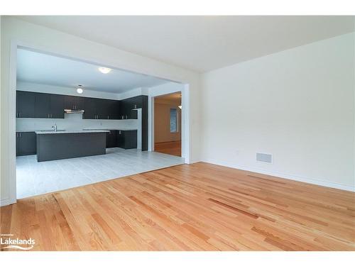 151 Rosanne Circle, Wasaga Beach, ON - Indoor Photo Showing Kitchen