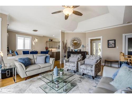 337 Aberdeen Boulevard, Midland, ON - Indoor Photo Showing Living Room