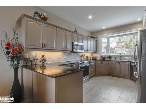 337 Aberdeen Boulevard, Midland, ON - Indoor Photo Showing Kitchen With Upgraded Kitchen