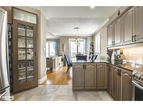 337 Aberdeen Boulevard, Midland, ON - Indoor Photo Showing Kitchen