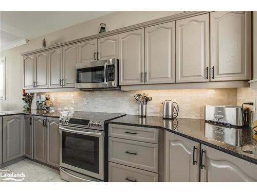 337 Aberdeen Boulevard, Midland, ON - Indoor Photo Showing Kitchen With Upgraded Kitchen