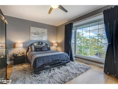 337 Aberdeen Boulevard, Midland, ON - Indoor Photo Showing Bedroom