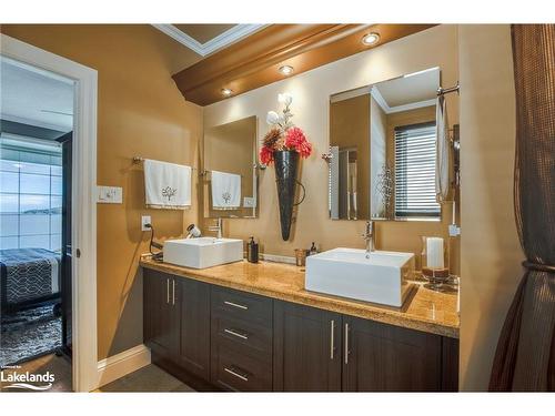 337 Aberdeen Boulevard, Midland, ON - Indoor Photo Showing Bathroom