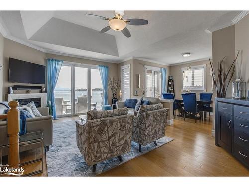 337 Aberdeen Boulevard, Midland, ON - Indoor Photo Showing Living Room