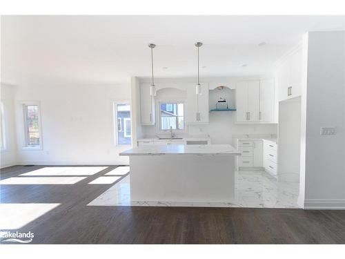 289 Ramblewood Drive, Wasaga Beach, ON - Indoor Photo Showing Kitchen