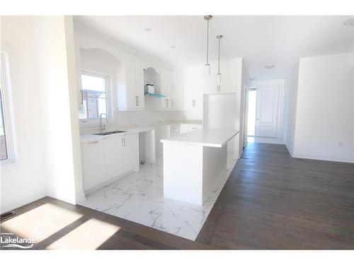 289 Ramblewood Drive, Wasaga Beach, ON - Indoor Photo Showing Kitchen