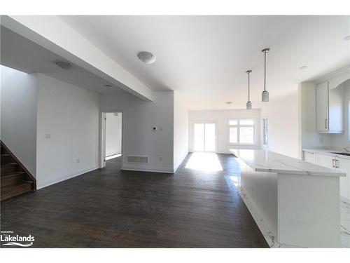 289 Ramblewood Drive, Wasaga Beach, ON - Indoor Photo Showing Kitchen