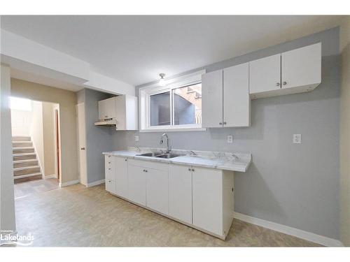 646 Oak Street, Collingwood, ON - Indoor Photo Showing Kitchen With Double Sink