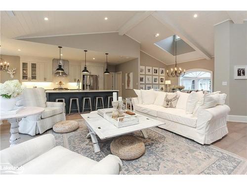 8 Juniper Court, Collingwood, ON - Indoor Photo Showing Living Room