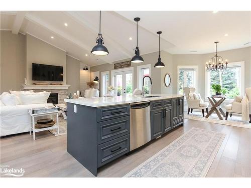 8 Juniper Court, Collingwood, ON - Indoor Photo Showing Kitchen With Upgraded Kitchen