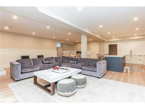 8 Juniper Court, Collingwood, ON - Indoor Photo Showing Living Room