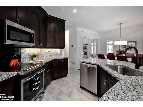 112 Admirals Trail, Thornbury, ON - Indoor Photo Showing Kitchen With Upgraded Kitchen