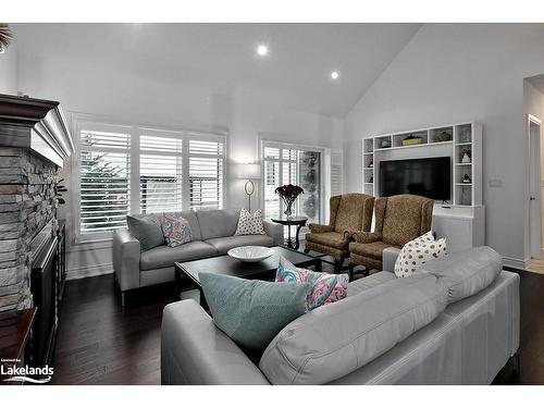 112 Admirals Trail, Thornbury, ON - Indoor Photo Showing Living Room With Fireplace