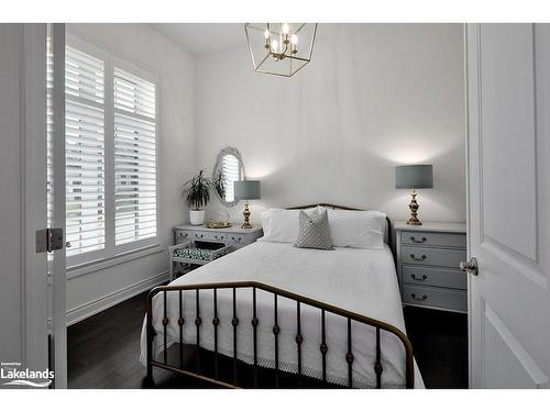 112 Admirals Trail, Thornbury, ON - Indoor Photo Showing Bedroom