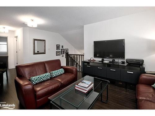 112 Admirals Trail, Thornbury, ON - Indoor Photo Showing Living Room