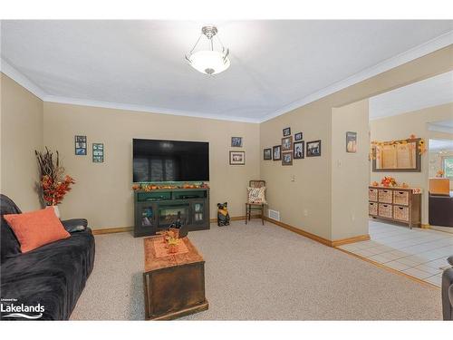 960 County Road 6 N, Tiny, ON - Indoor Photo Showing Living Room