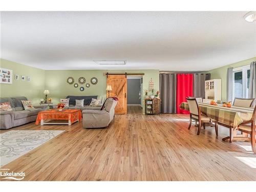 960 County Road 6 N, Tiny, ON - Indoor Photo Showing Living Room