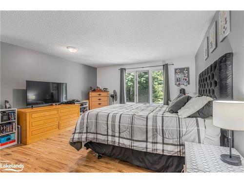 960 County Road 6 N, Tiny, ON - Indoor Photo Showing Bedroom