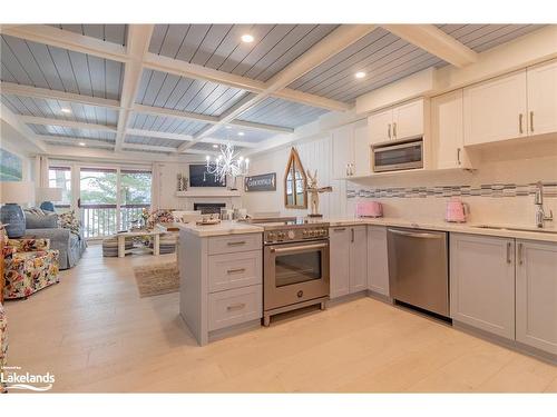 208-10 Coveside Drive, Huntsville, ON - Indoor Photo Showing Kitchen