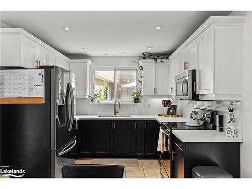 712 Elgin Street, Newmarket, ON - Indoor Photo Showing Kitchen With Upgraded Kitchen