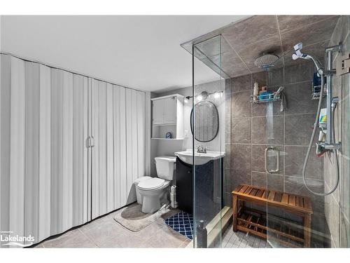 712 Elgin Street, Newmarket, ON - Indoor Photo Showing Bathroom