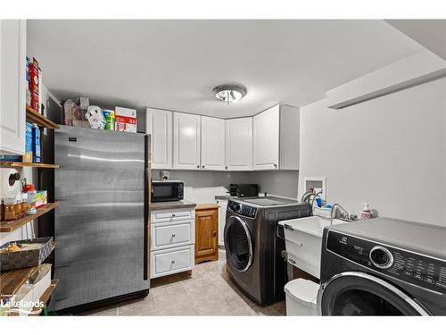 712 Elgin Street, Newmarket, ON - Indoor Photo Showing Laundry Room