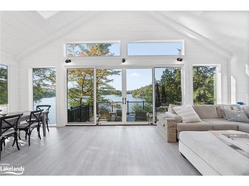 27 Playfair Island, Seguin, ON - Indoor Photo Showing Living Room