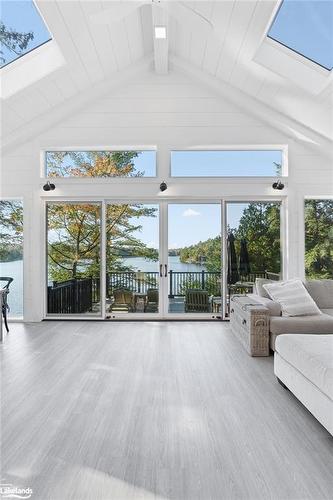 27 Playfair Island, Seguin, ON - Indoor Photo Showing Living Room