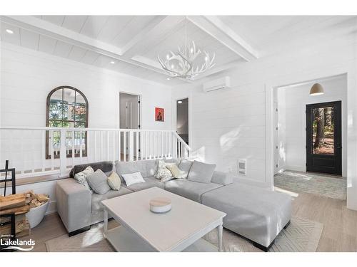 27 Playfair Island, Seguin, ON - Indoor Photo Showing Living Room