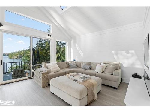 27 Playfair Island, Seguin, ON - Indoor Photo Showing Living Room